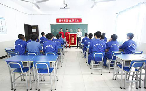 選擇重慶汽修學校，要注意哪幾點?