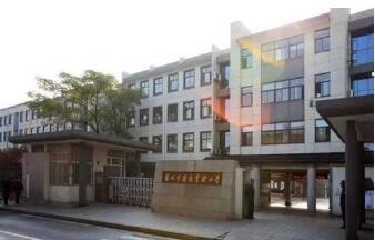 ?？诶膶W(xué)校