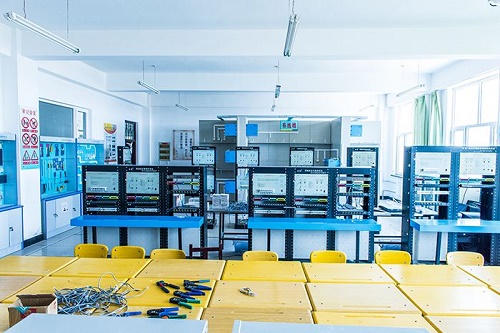 重慶哪個學(xué)校的計算機控制技術(shù)專業(yè)好？