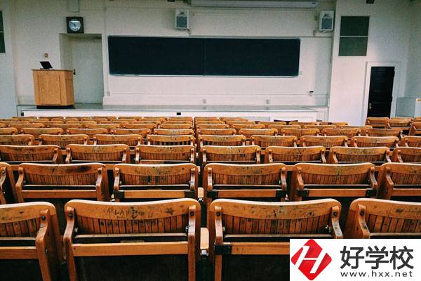 湖南醫(yī)藥中專學(xué)校主要專業(yè)有哪些？就業(yè)優(yōu)勢有哪些？