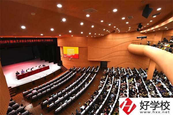 在湖南想學(xué)聲樂有什么學(xué)校推薦？聲樂專業(yè)好學(xué)嗎？