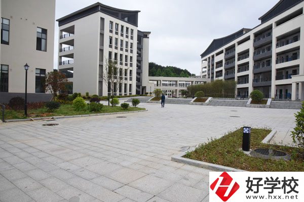 新晃侗族自治縣職業(yè)中等專(zhuān)業(yè)學(xué)校好不好？