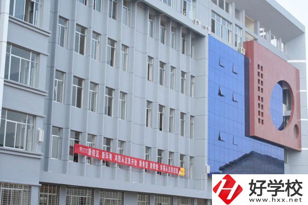 張家界有沒有招往屆生、插班生、轉(zhuǎn)學(xué)生的職校？