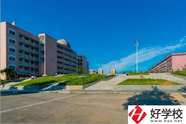 婁底幼兒師范高等?？茖W(xué)校教學(xué)樓