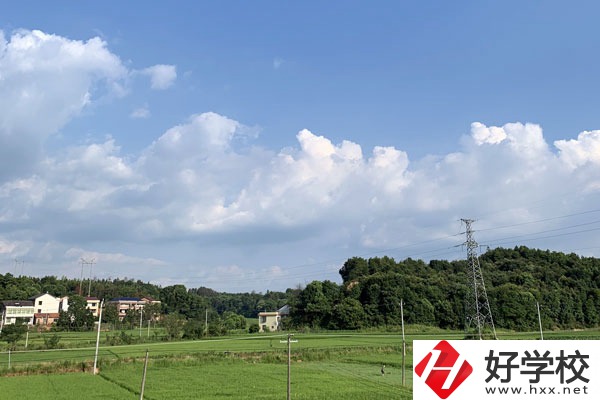 婁底市工貿(mào)職業(yè)中專學校有哪些專業(yè)？就業(yè)前景怎么樣？