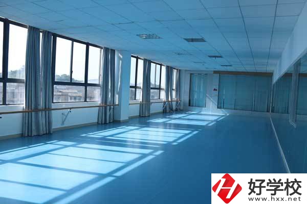 長(zhǎng)沙華中涉外職業(yè)高中有哪些熱門專業(yè)？