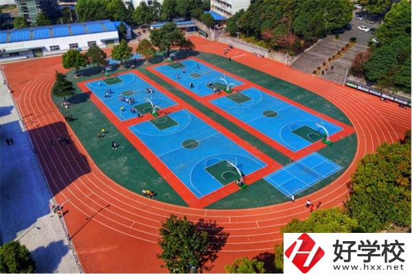 湘西吉首市的中專學(xué)校怎么樣？一年學(xué)費多少？