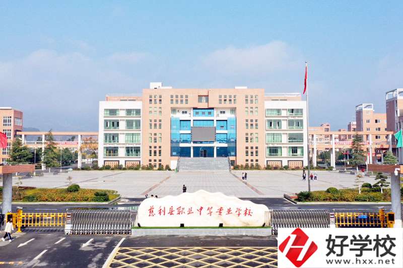 在慈利縣職業(yè)中等專業(yè)學校學導游專業(yè)怎么樣？