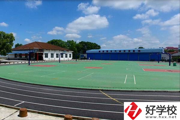 麻陽(yáng)苗族自治縣職業(yè)中等專(zhuān)業(yè)學(xué)校運(yùn)動(dòng)場(chǎng)