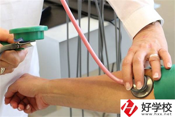 郴州有開設(shè)護(hù)理專業(yè)的中職嗎？哪些專業(yè)開設(shè)較多？