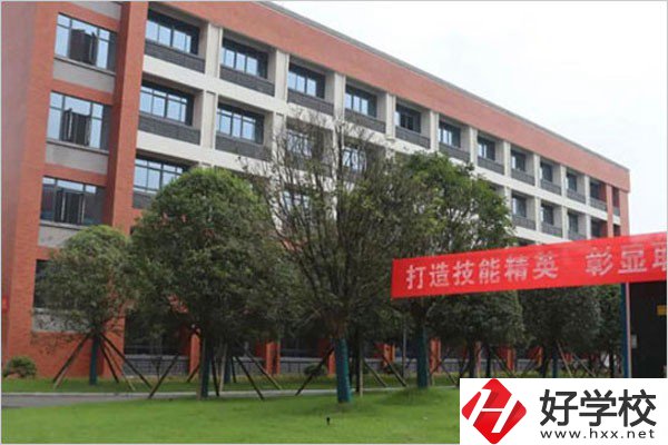 南縣職業(yè)中等專業(yè)學(xué)校的辦學(xué)條件怎么樣？有哪些專業(yè)？