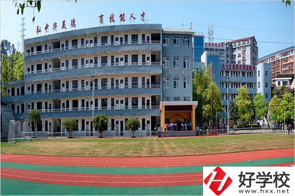 懷化市旅游學(xué)校是公辦的嗎？學(xué)費(fèi)情況怎么樣？