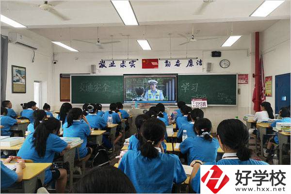 湖南八年級(jí)畢業(yè)能上中專嗎？要看哪些成績(jī)？