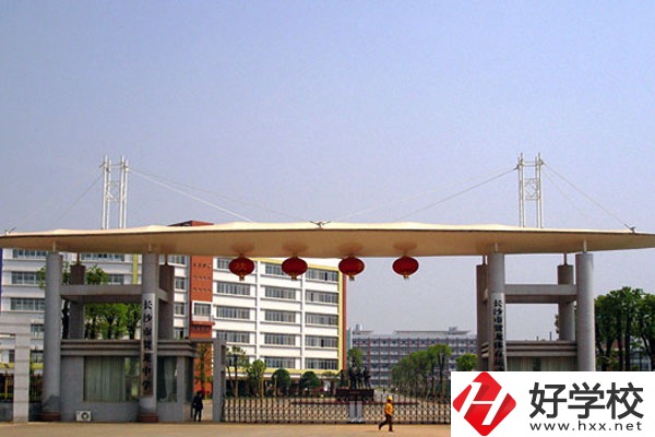 長沙市賀龍?bào)w育運(yùn)動(dòng)學(xué)校推薦去嗎？學(xué)校好不好？