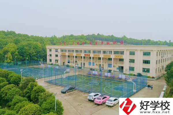 長(zhǎng)沙市湘華中等職業(yè)學(xué)校地址在哪？校長(zhǎng)是誰(shuí)？
