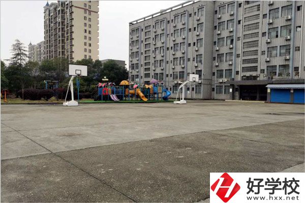益陽(yáng)電腦美術(shù)職業(yè)學(xué)?；@球場(chǎng)