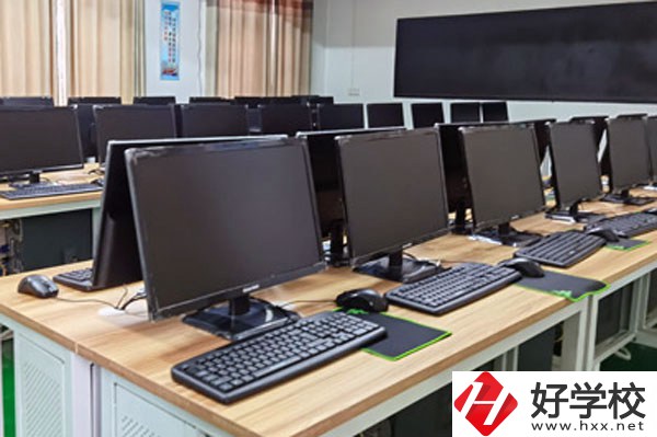 岳陽市商貿職業(yè)技術學校實訓室