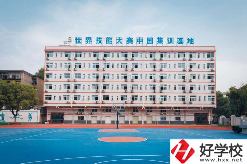 長(zhǎng)沙建筑工程學(xué)校值不值得報(bào)考？從三個(gè)方面進(jìn)行分析