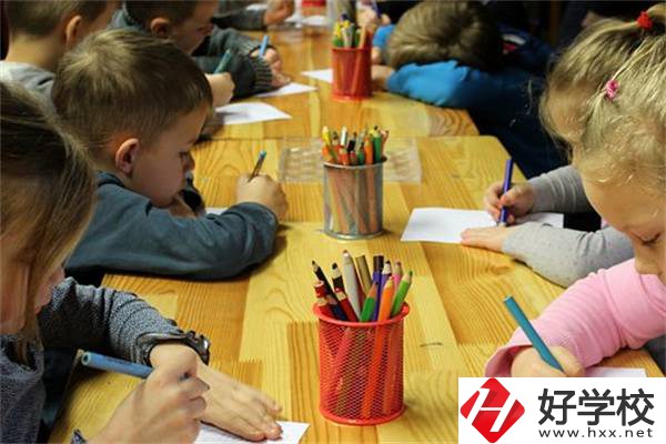 在湖南想當(dāng)老師可以學(xué)哪些專業(yè)？需要考證嗎？