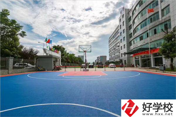 湘潭財(cái)經(jīng)職業(yè)技術(shù)學(xué)校是公辦的嗎？有什么特色？
