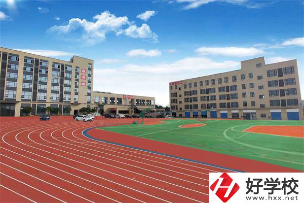 婁底衛(wèi)校招初中生嗎？學(xué)費貴嗎？
