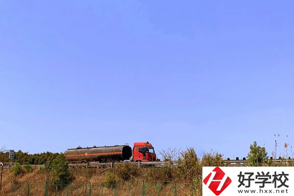 隆回湖湘職業(yè)中專學(xué)校值得學(xué)生報考么？