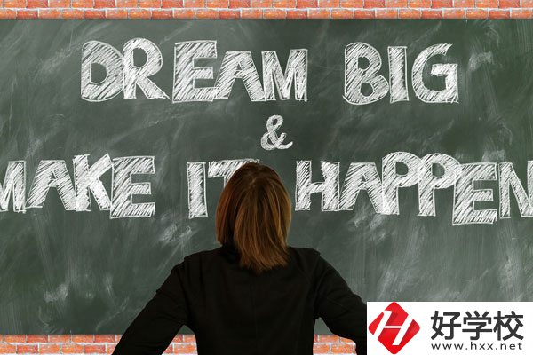 長沙鐵航職業(yè)中等技術(shù)學(xué)校有哪些專業(yè)？學(xué)費貴不貴？