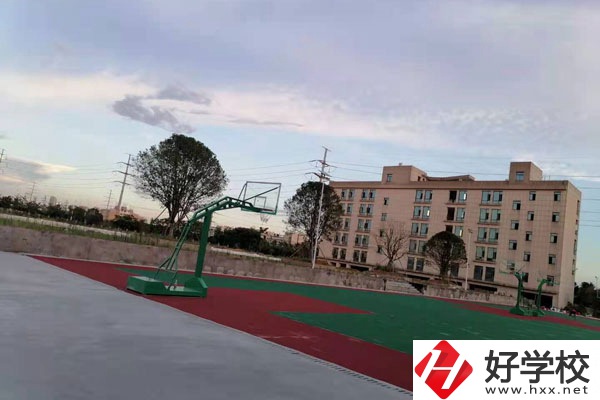 湘潭計(jì)算機(jī)技術(shù)學(xué)校是技校嗎？有什么專(zhuān)業(yè)？