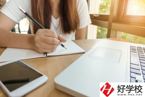 南岳區(qū)職業(yè)中等專業(yè)學校環(huán)境好不好，宿舍怎么樣？