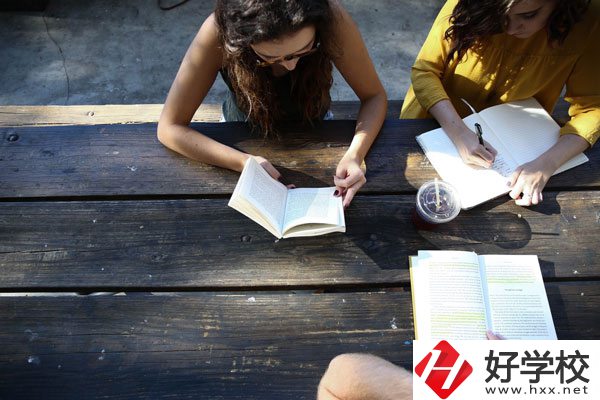 在懷化有什么職?？梢詫W(xué)習(xí)幼師？好不好？