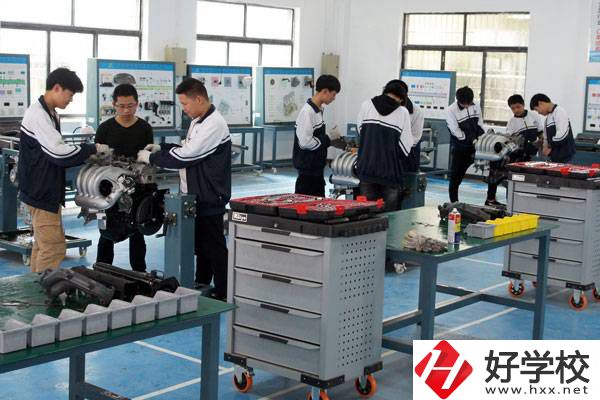 臨湘市職業(yè)中專學(xué)校學(xué)費(fèi)需要多少？有沒(méi)有資助政策？