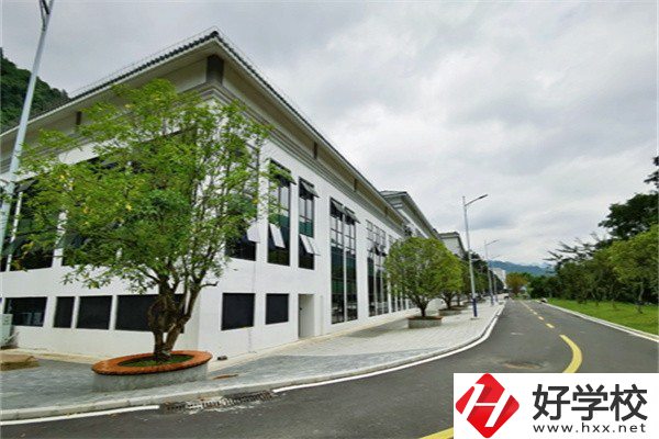 張家界公辦職高有哪幾所？一年學(xué)費多少？