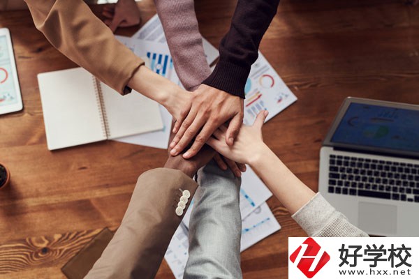 在長沙讀技校學(xué)數(shù)控技術(shù)專業(yè)，就業(yè)前景怎么樣?