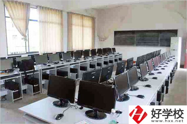 永州市第二技工學(xué)校是公辦還是民辦？辦學(xué)條件怎么樣？