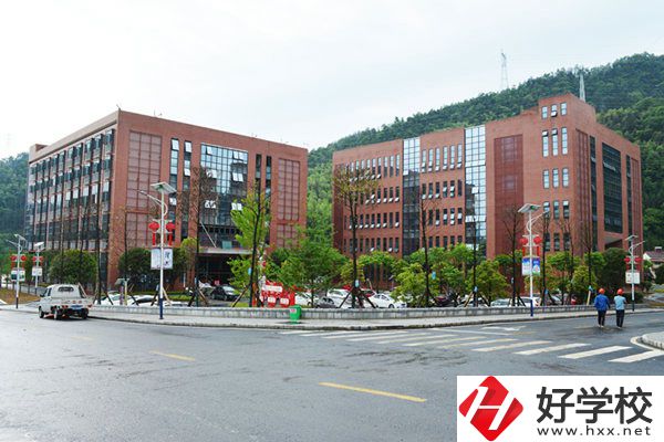 安化縣職業(yè)中專(zhuān)學(xué)校怎么樣，有哪些特色專(zhuān)業(yè)？