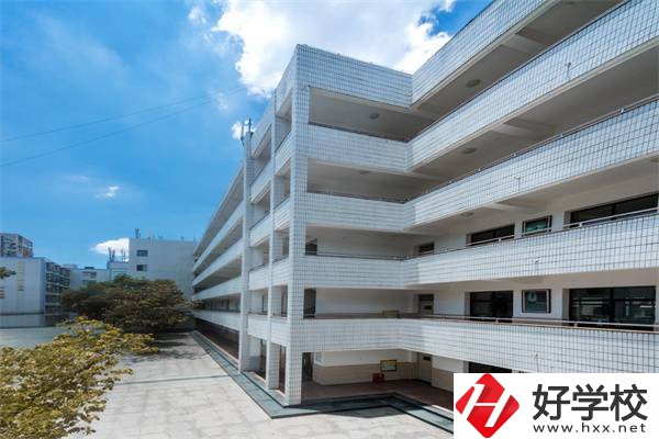 去長沙建筑工程學(xué)校的乘車路線是什么？