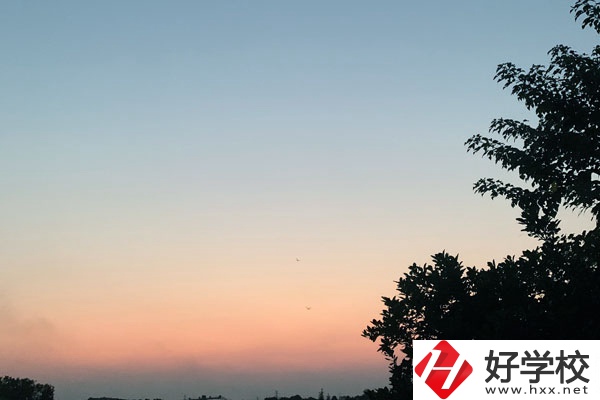 湖南有可以學(xué)口腔醫(yī)學(xué)的中專學(xué)校嗎？要求有哪些？