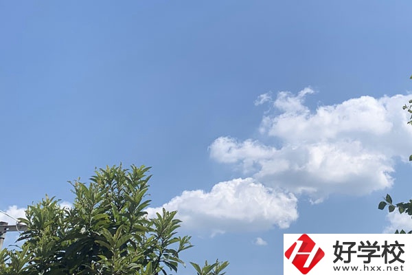 永州湘南職業(yè)技術(shù)學(xué)校環(huán)境以及食堂環(huán)境怎么樣？