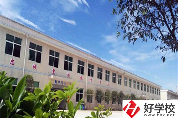 長(zhǎng)沙益立中等職業(yè)學(xué)校的辦學(xué)條件怎么樣？