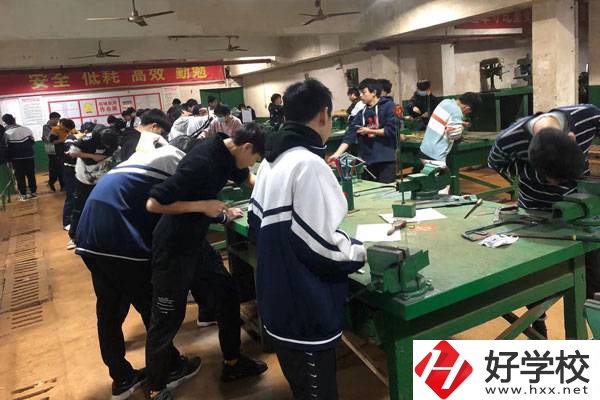 湘潭縣就業(yè)職業(yè)技術學校實訓室
