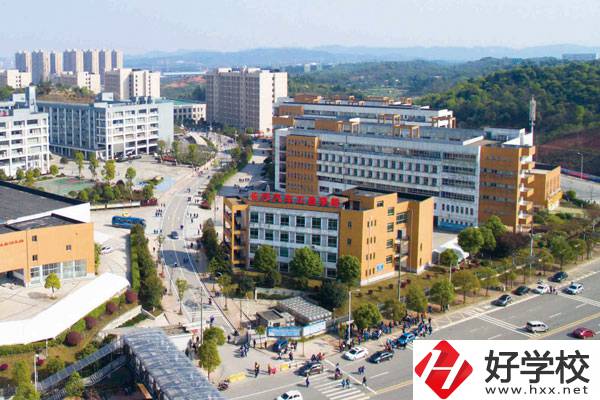 長沙汽車工業(yè)學(xué)校收費水平怎樣，如何收取費用？
