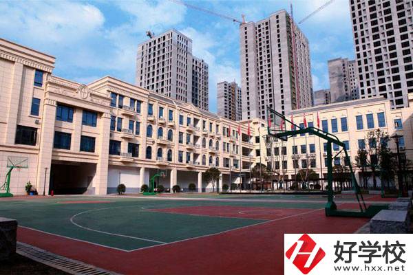 在長(zhǎng)沙學(xué)中藥專業(yè)，推薦這所學(xué)校