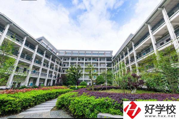 湘西有學(xué)習(xí)中西面點的學(xué)校嗎？專業(yè)好就業(yè)嗎？