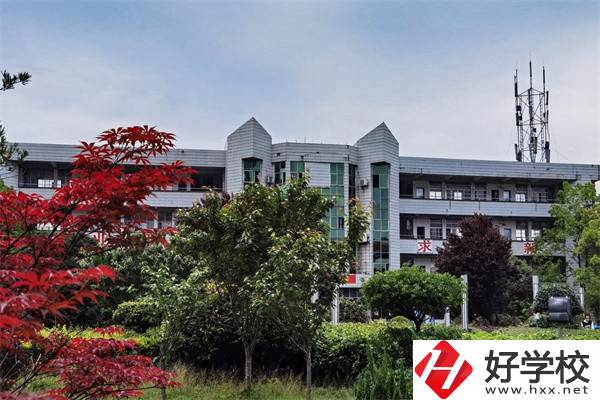 在懷化想學(xué)美術(shù)可以去什么中職？開設(shè)有什么專業(yè)？