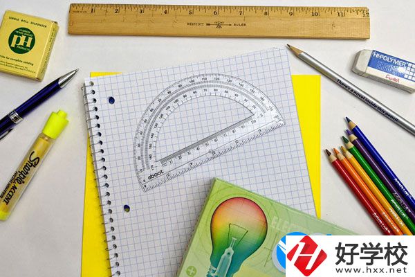 湘潭交通職業(yè)學(xué)校學(xué)費貴不貴，宿舍怎么樣？