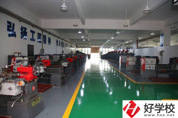 寧鄉(xiāng)市職業(yè)中專學(xué)校的特色專業(yè)有哪些？