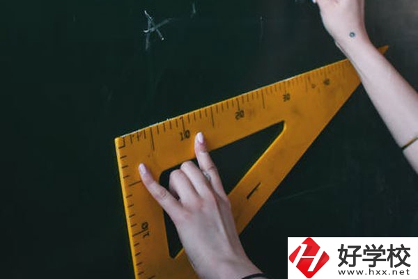 郴州市第一職業(yè)中專的學(xué)費多少錢？值得讀嗎？