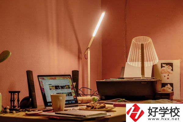 寧遠縣九峰職業(yè)中專學校好不好？宿舍怎么樣？