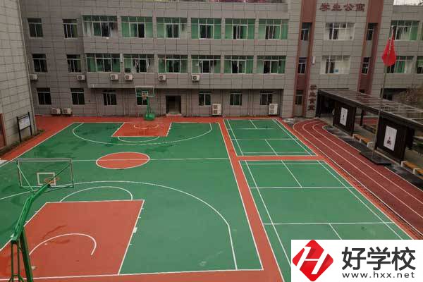 長(zhǎng)沙康明職業(yè)中專學(xué)校環(huán)境怎么樣？有哪些專業(yè)？