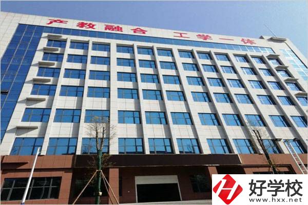 婁底冷江哪個技校比較好？是公辦還是民辦？